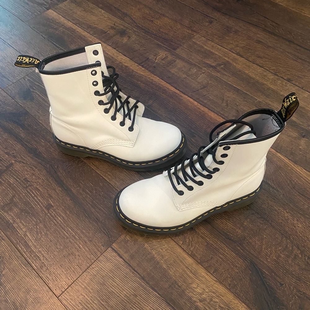 Dr. Martens 1460 Smooth Leather Lace Up Boots - Picture 2 of 3